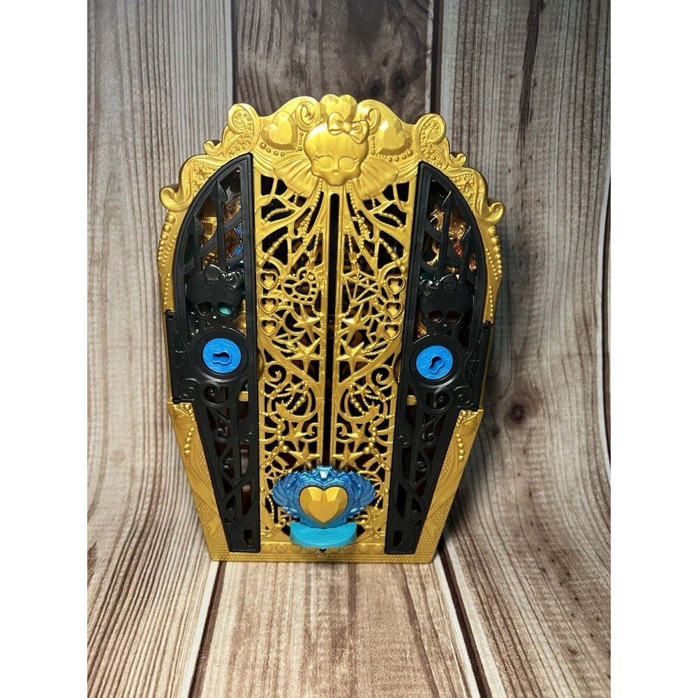 Monster High Skulltimate Secrets Mystery Closet Cleo De nile
